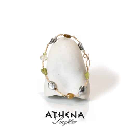 Guld armbånd med keshi tahiti perler, turmalin og peridot